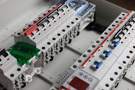 How Do Application Differences Influence AC vs DC Circuit Breaker Selection