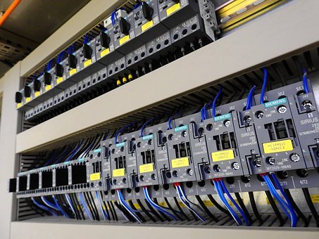 How to Choose the Right Circuit Breaker for Your Industrial Needs Selection Criteria and Standards Compliance