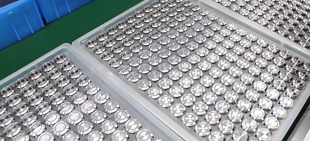 Jak dobrać przełącznik piezoelektryczny odporny na działanie substancji chemicznych